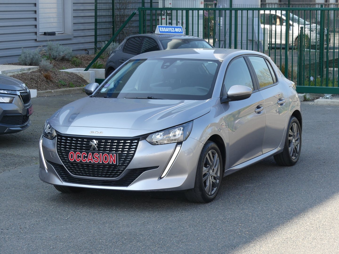 PEUGEOT 208